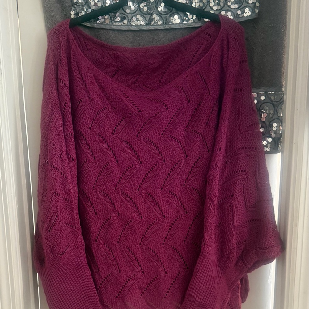 Brand new women’s off shoulder thin sweater size 2xl